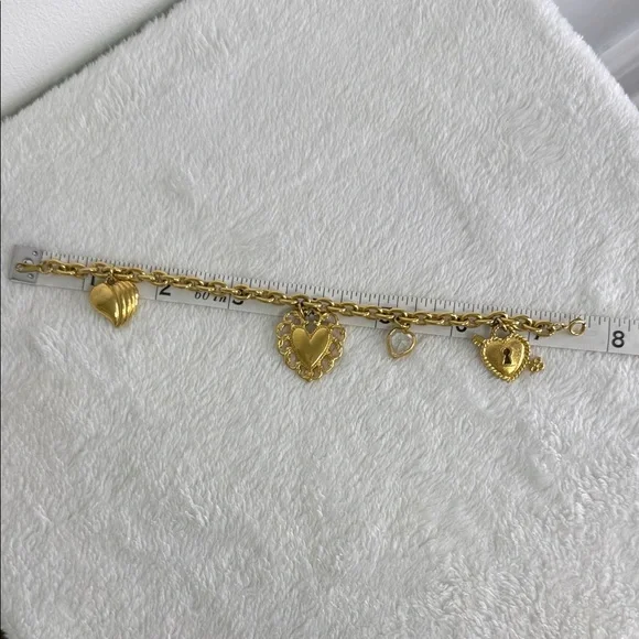 Avon Gold Heart Charm Bracelet - Picture 8 of 8